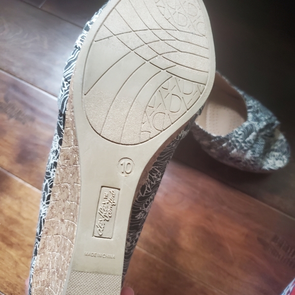 Open toes wedges size 10 women's 2 inch high in black and white by dexflex comfo - Picture 3 of 5